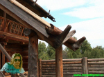 Skanzen Ludorvaj - zaj�mav� detail okapn�ho �labu tradi�n�ho udmurtsk�ho obydl�